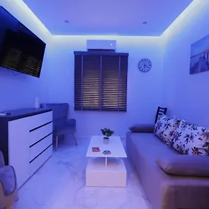 Daire Phidias House